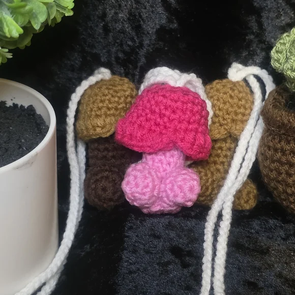 Dapper Peen Chapstick Holder - Picture 3 of 6